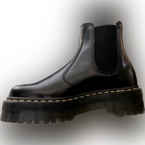 Dr. Martens
2976 Quad Chelsea Boot size 9 US Women